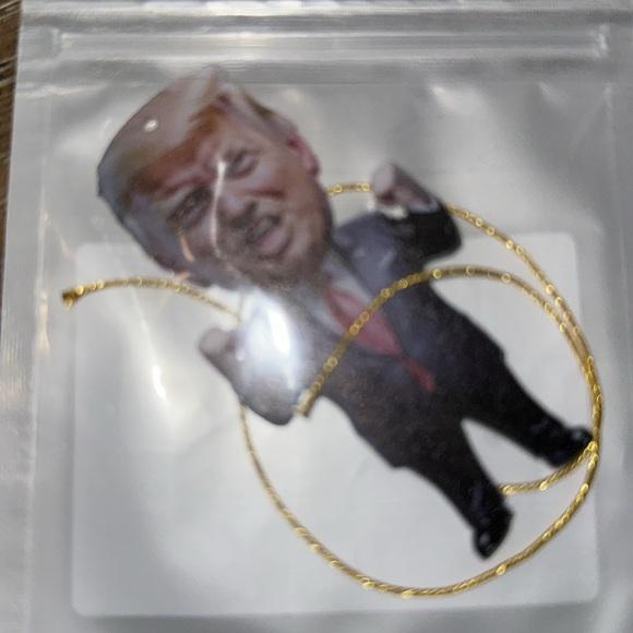 Trump inspired acrylic 2d ornament - Picture 3 of 3